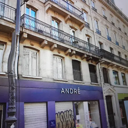 Moderne Au Centre París